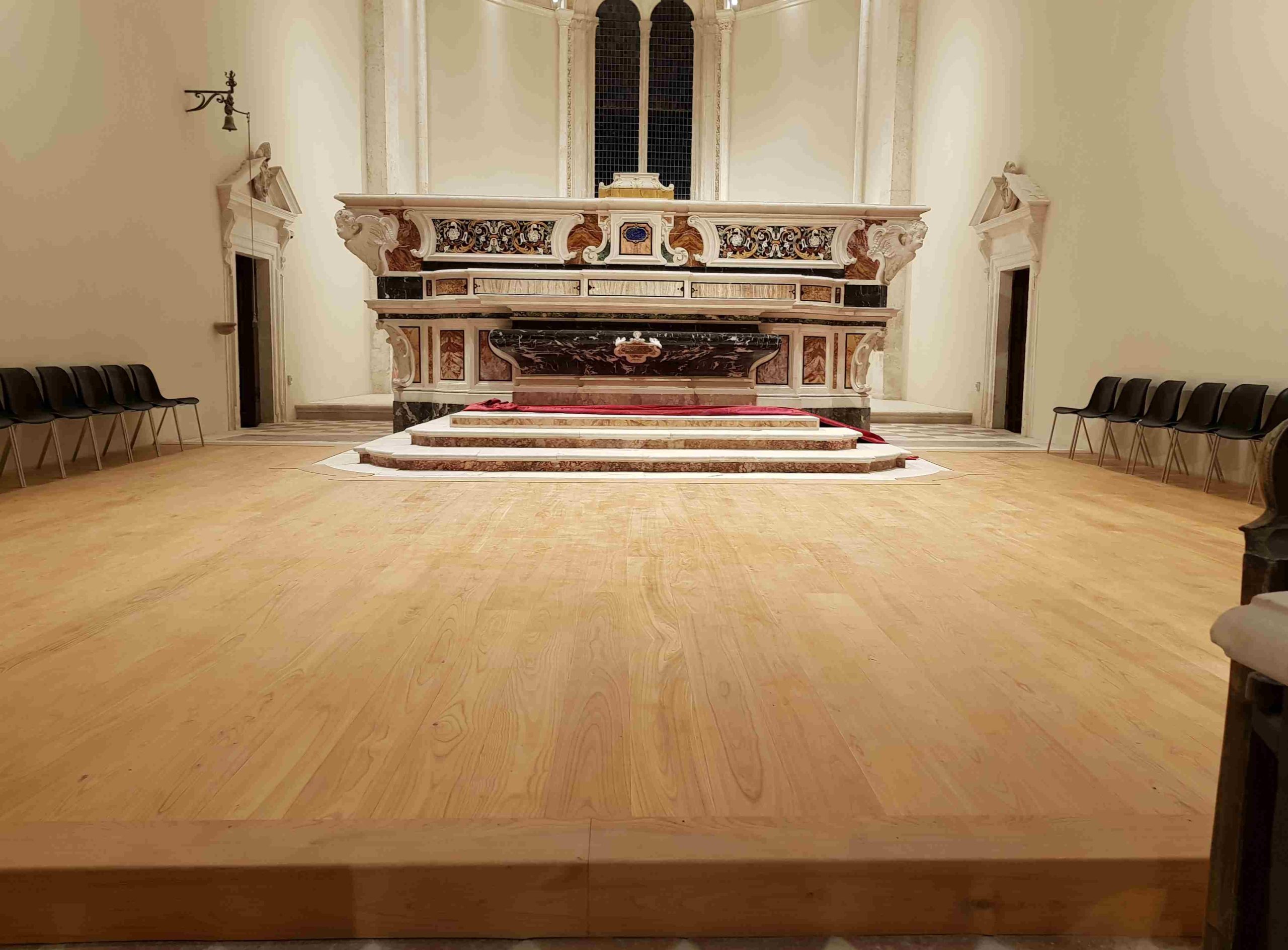 Riscaldamento a pedane termiche SYRMA in una cattedrale con risparmio energetico