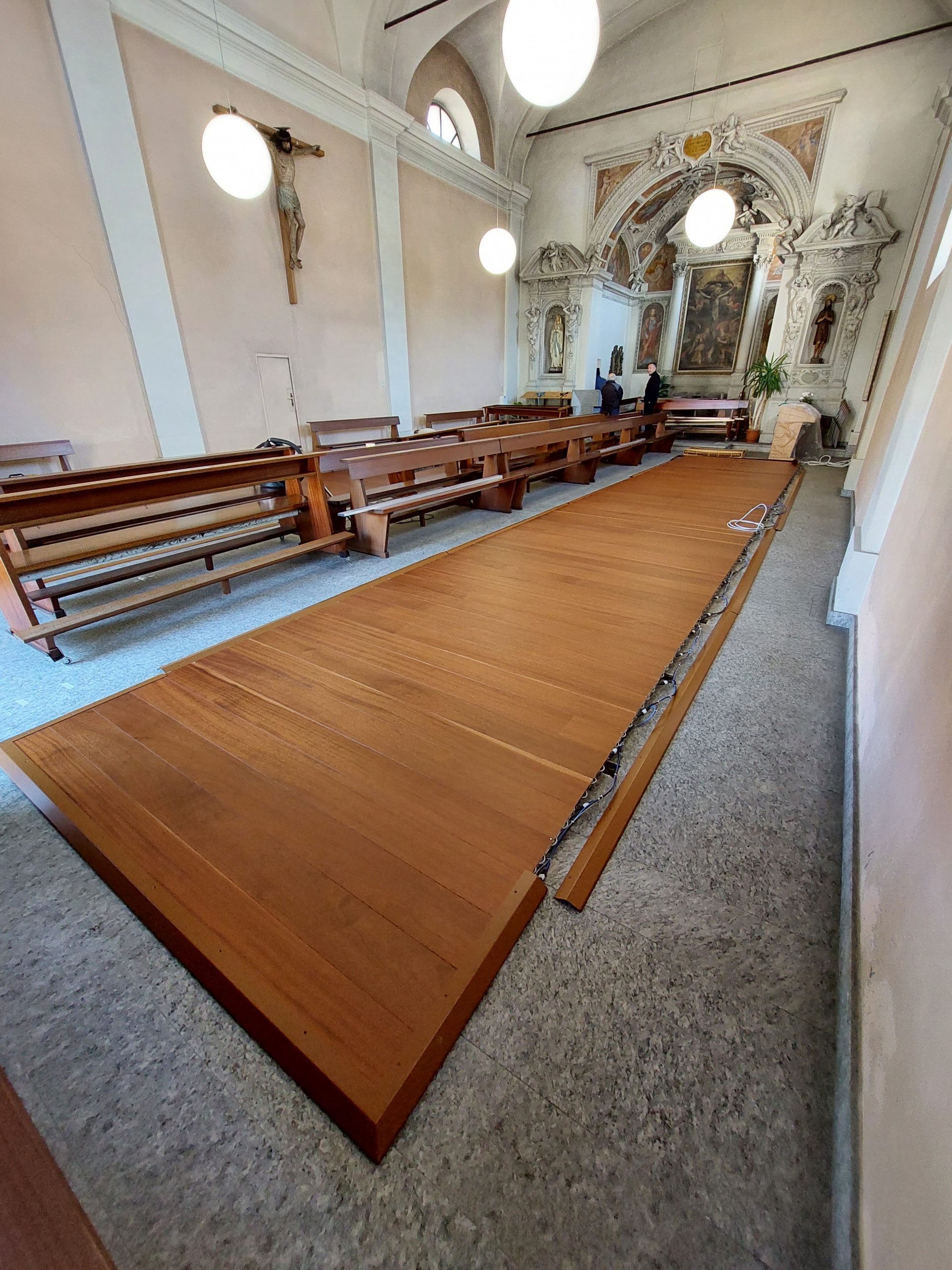 Montaggio delle pedane SYRMA prima dell’apertura al pubblico