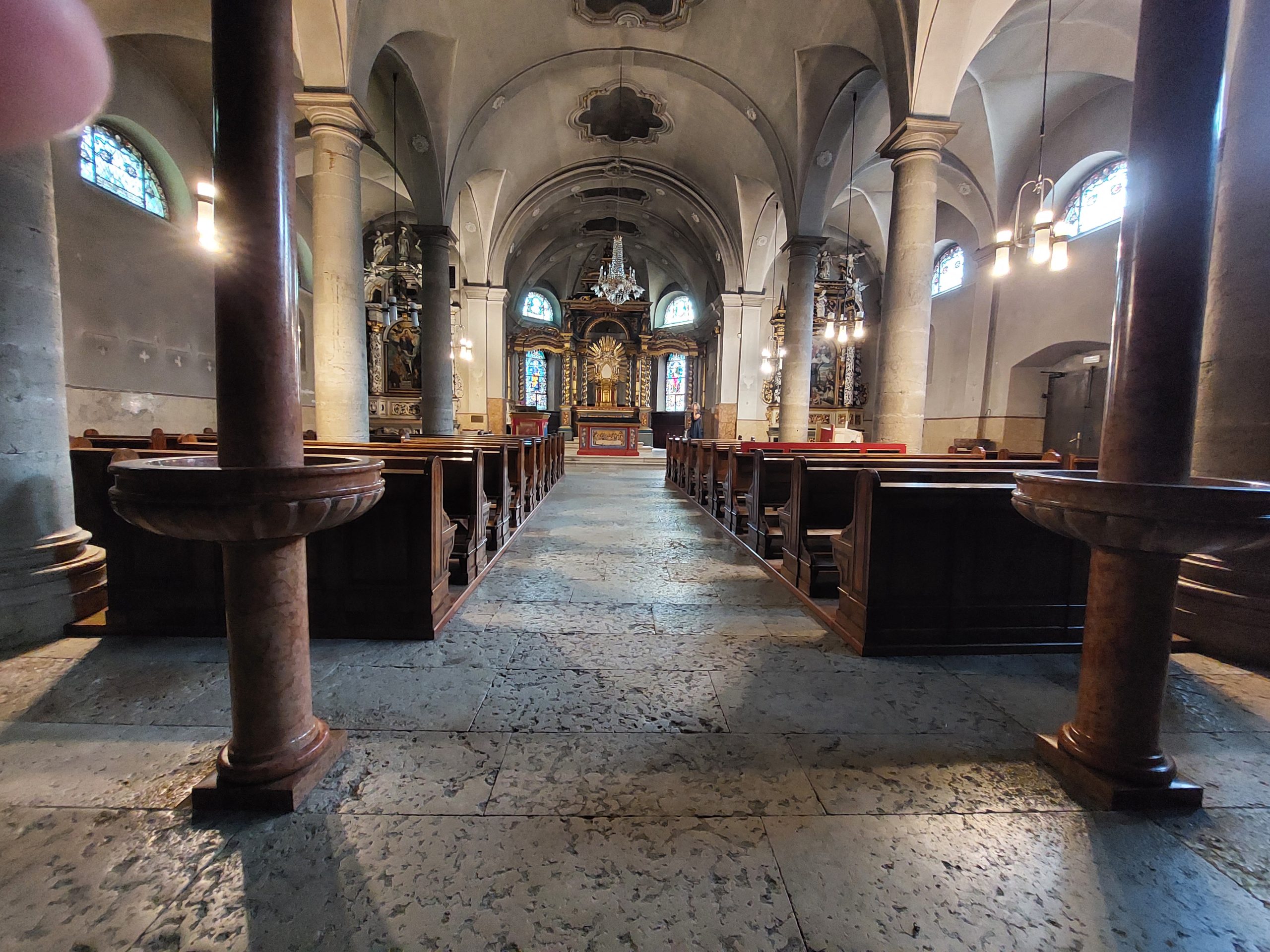 Pedane termiche installate in una chiesa in mattoni del ‘600