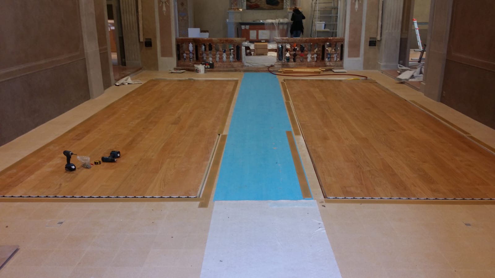 Finitura pedane SYRMA color ciliegio per ambienti decorati