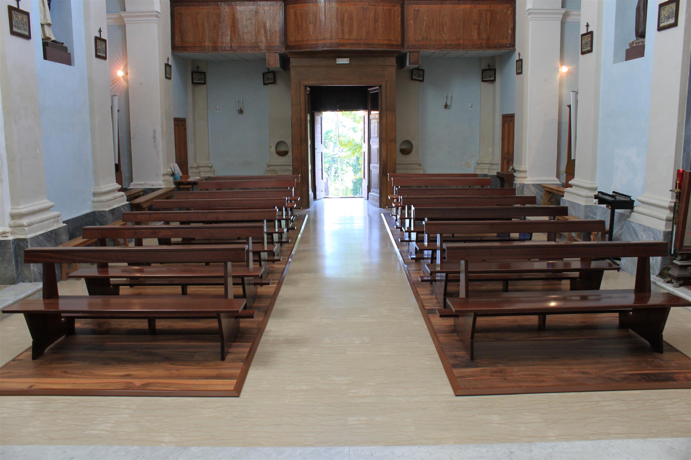 Pedane Syrma sotto pavimento flottante in legno