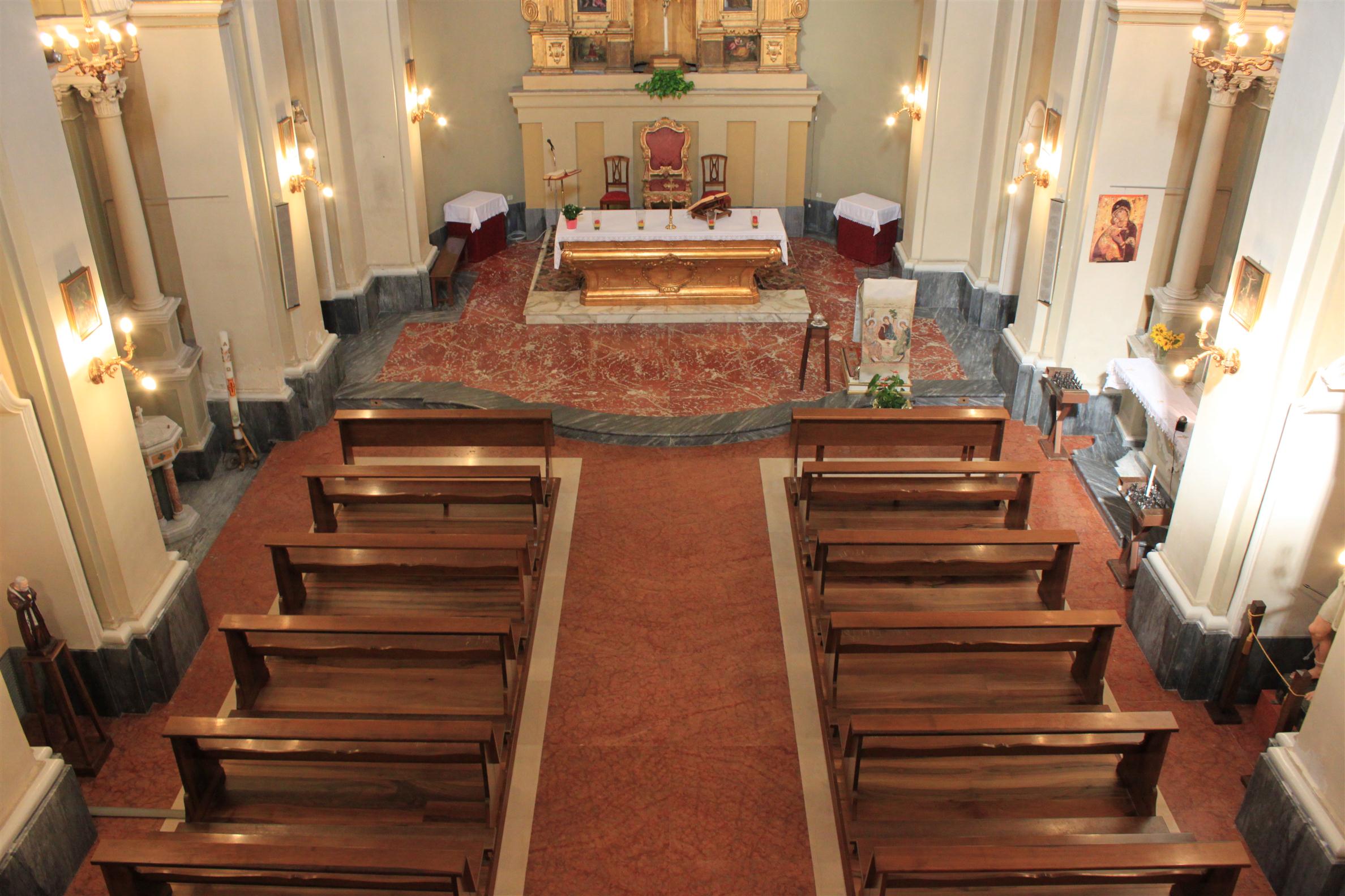 Chiesa illuminata con sistema di riscaldamento attivo