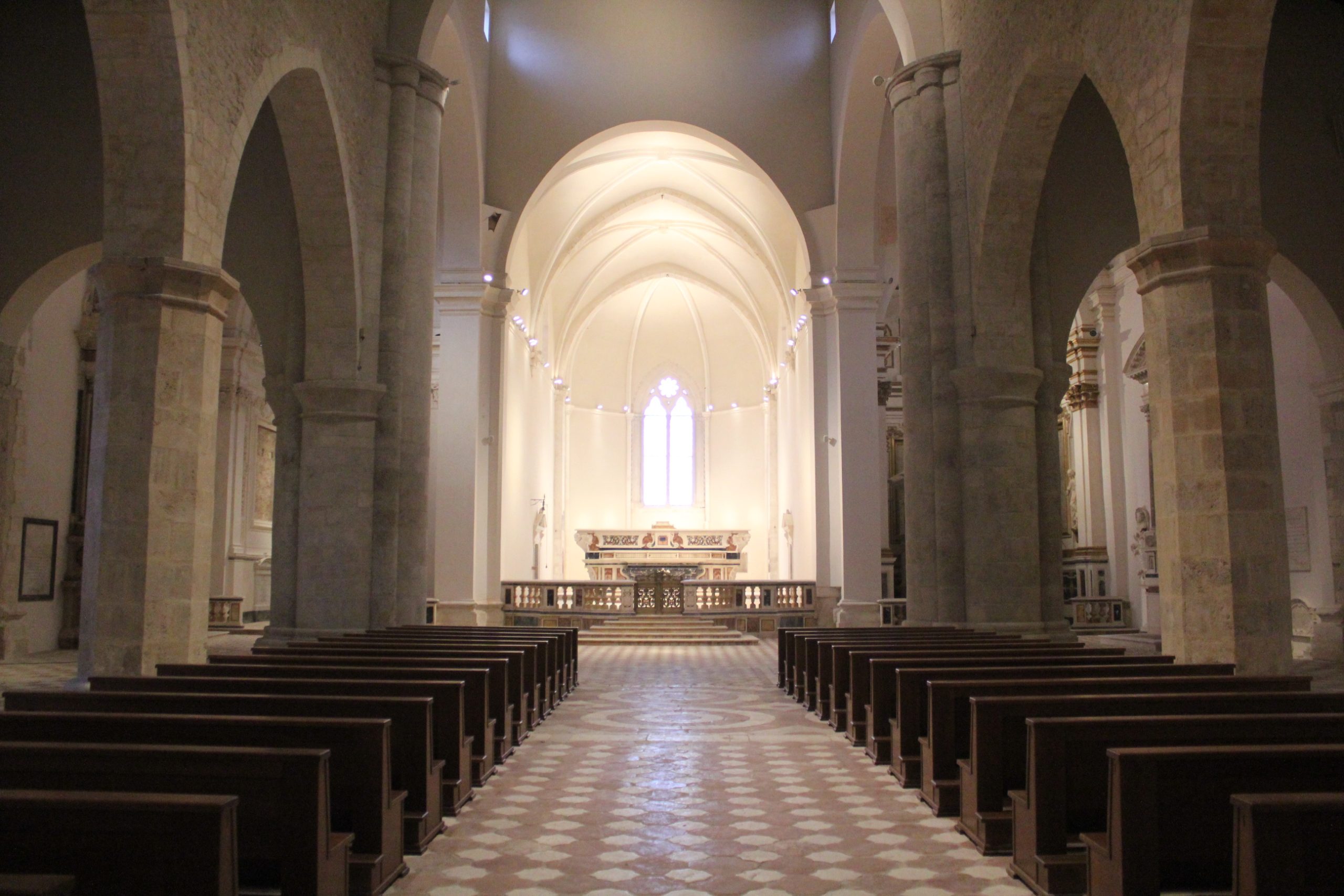 Riscaldamento a pedane termiche SYRMA in una cattedrale con risparmio energetico