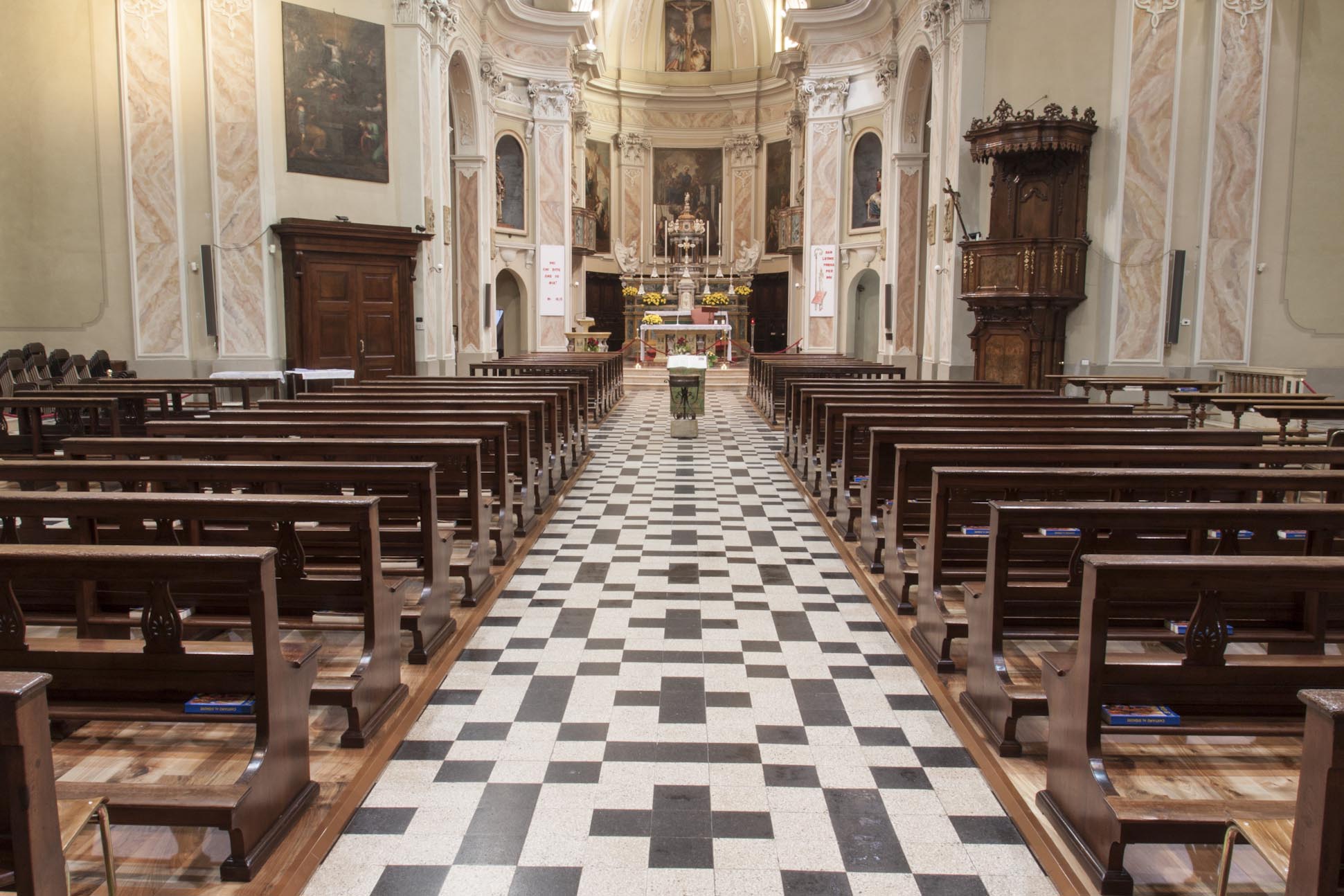 Riscaldamento a pedane termiche in chiesa gotica