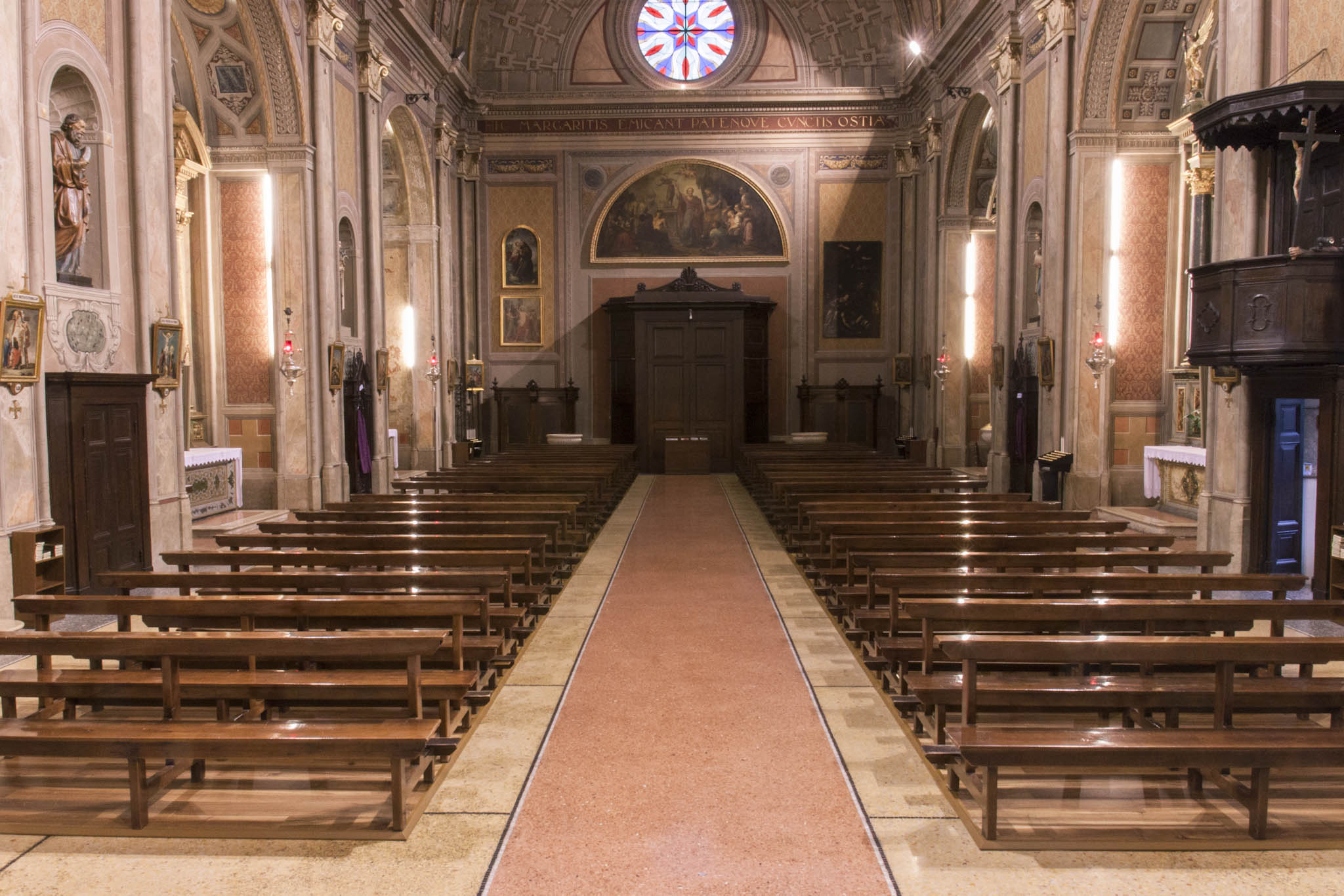 Ambiente confortevole in chiesa grazie alle pedane riscaldanti