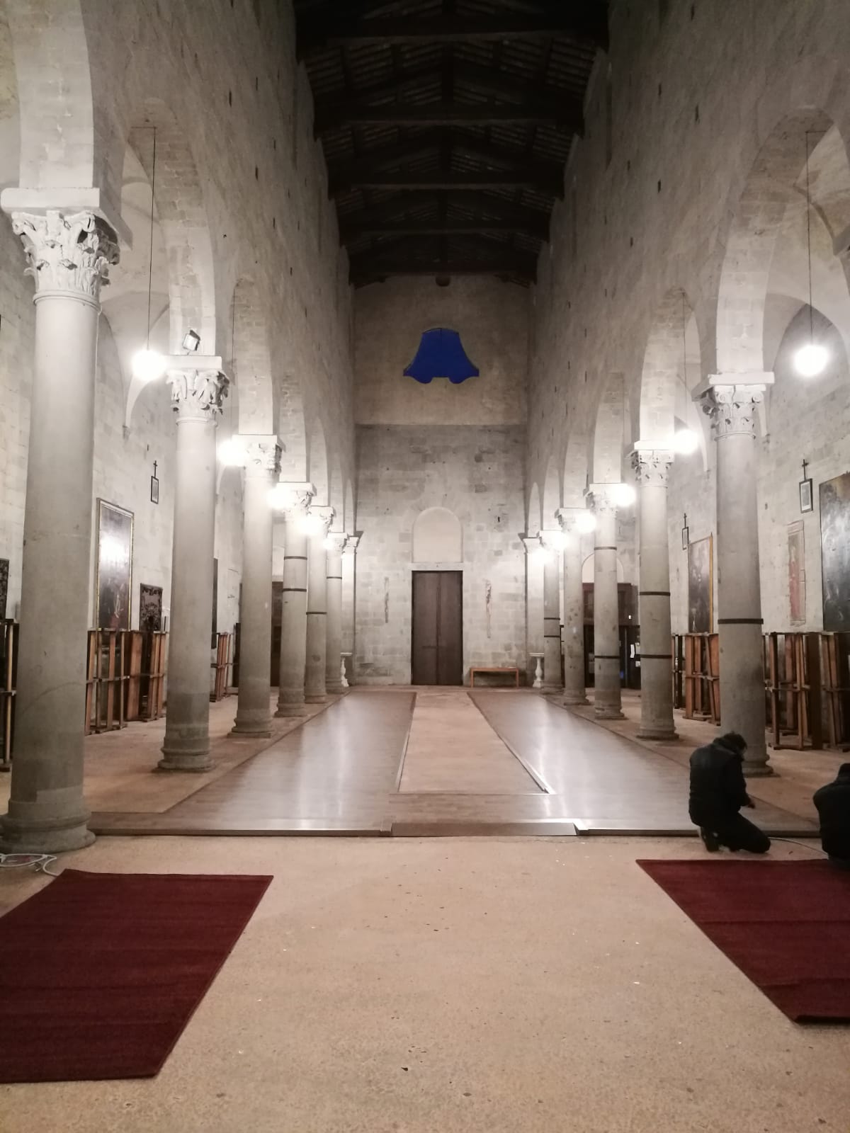 Pedane termiche SYRMA a pavimento nella navata centrale