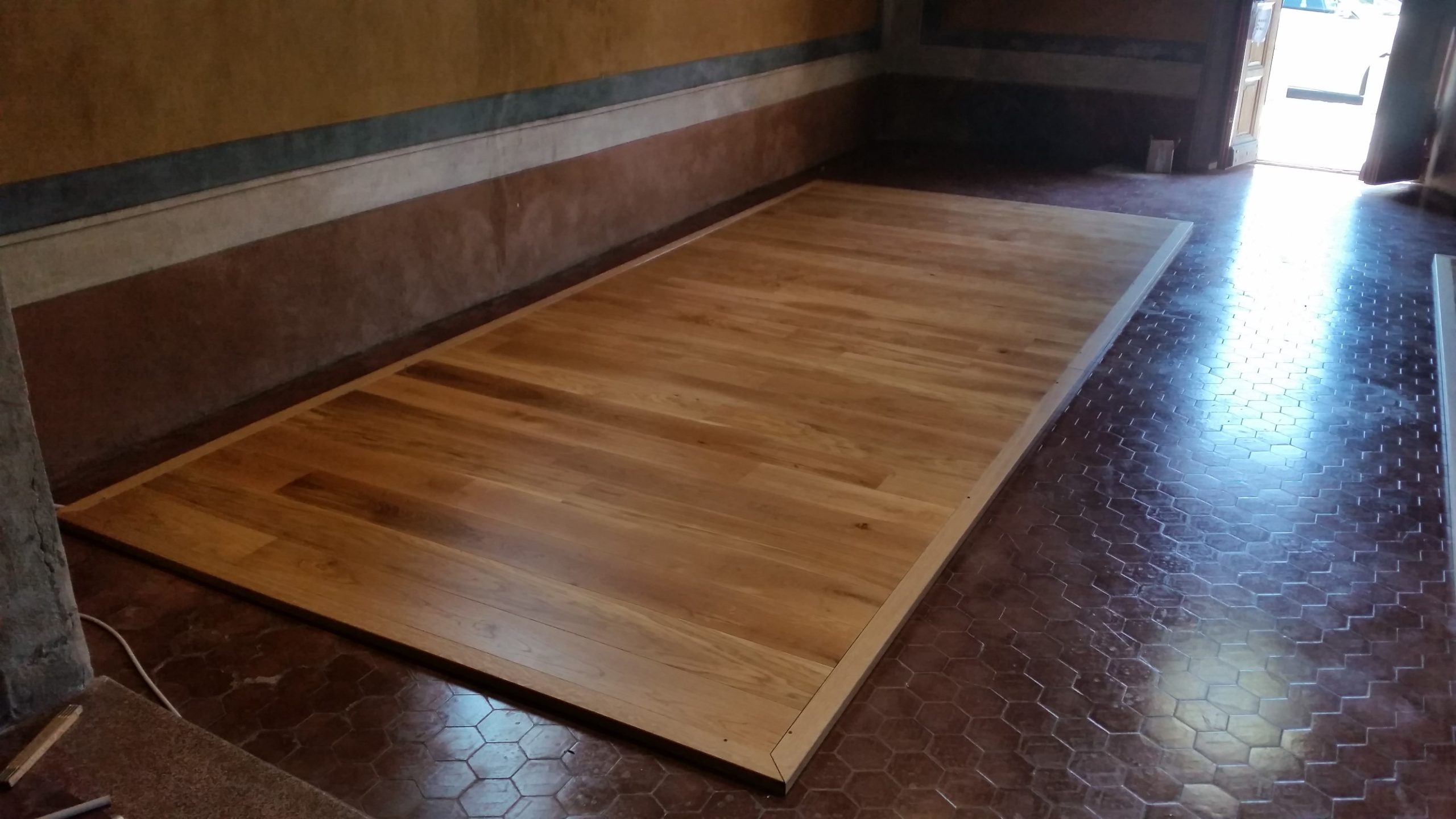 Soluzione di riscaldamento a pedane per chiesa rurale