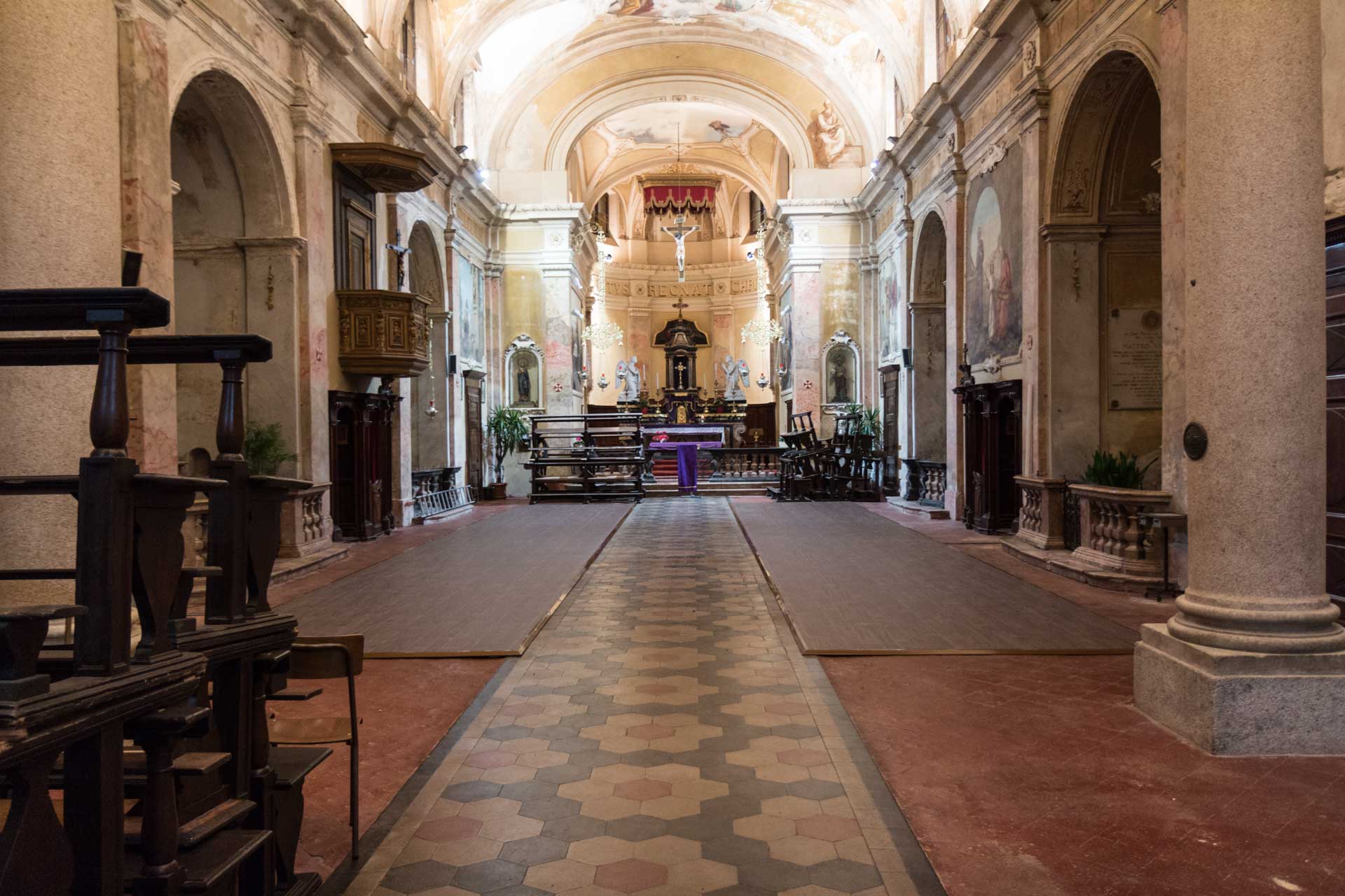 Riscaldamento a pedane termiche SYRMA in una basilica con integrazione architettonica