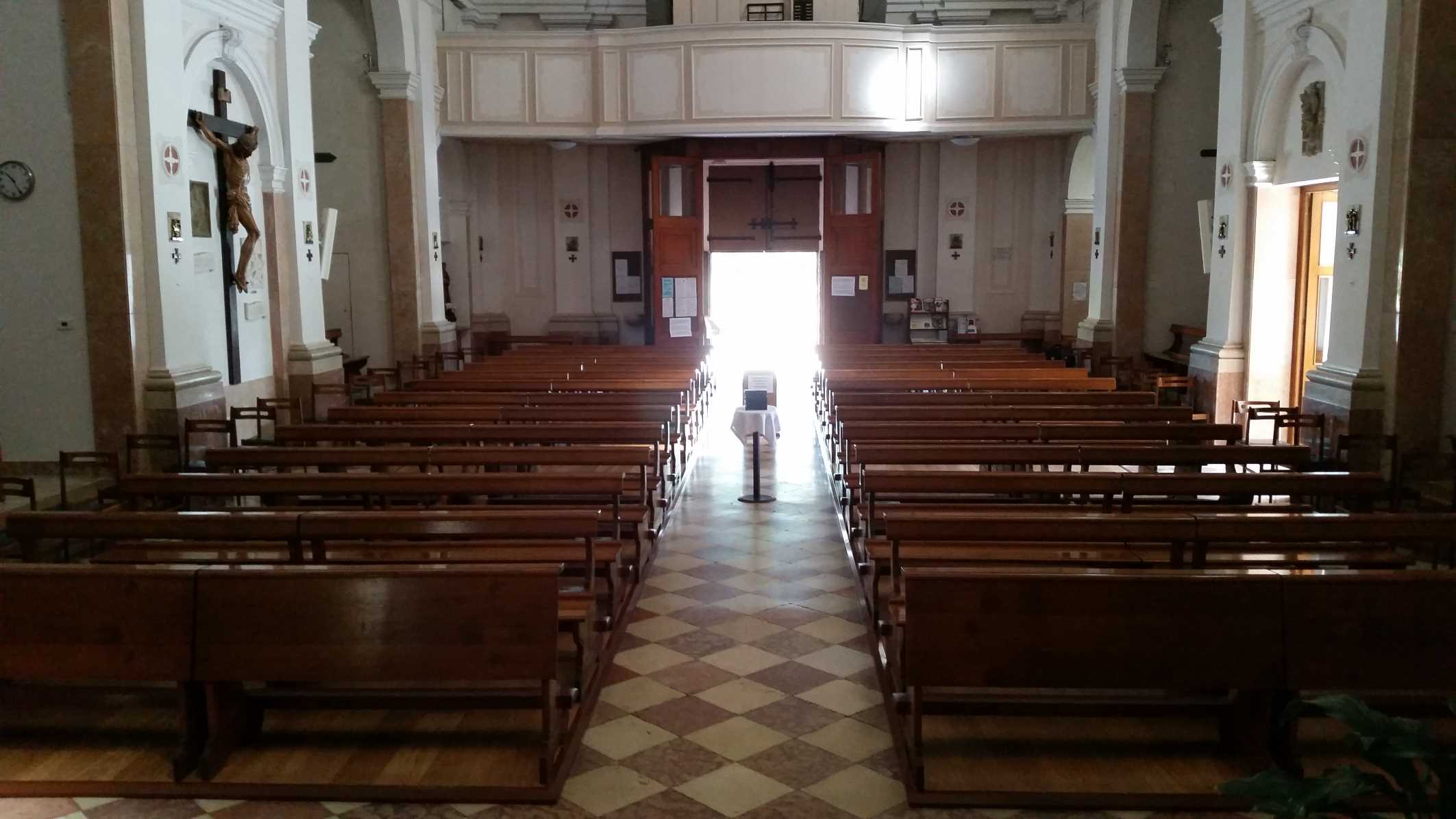 Riscaldamento a pedane termiche SYRMA in una cappella con riduzione dei costi