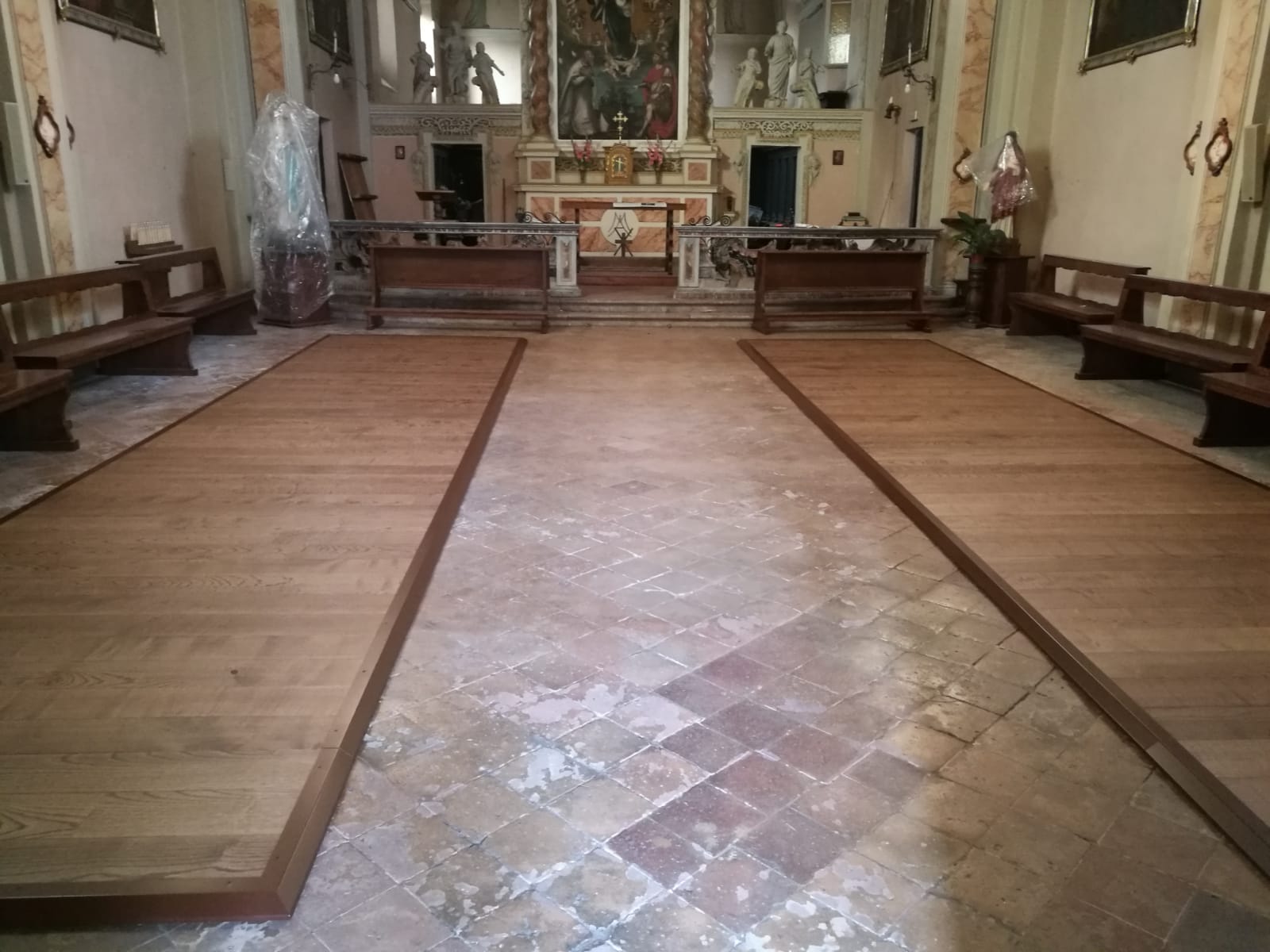 Pedane termiche installate in una chiesa in mattoni del ‘600