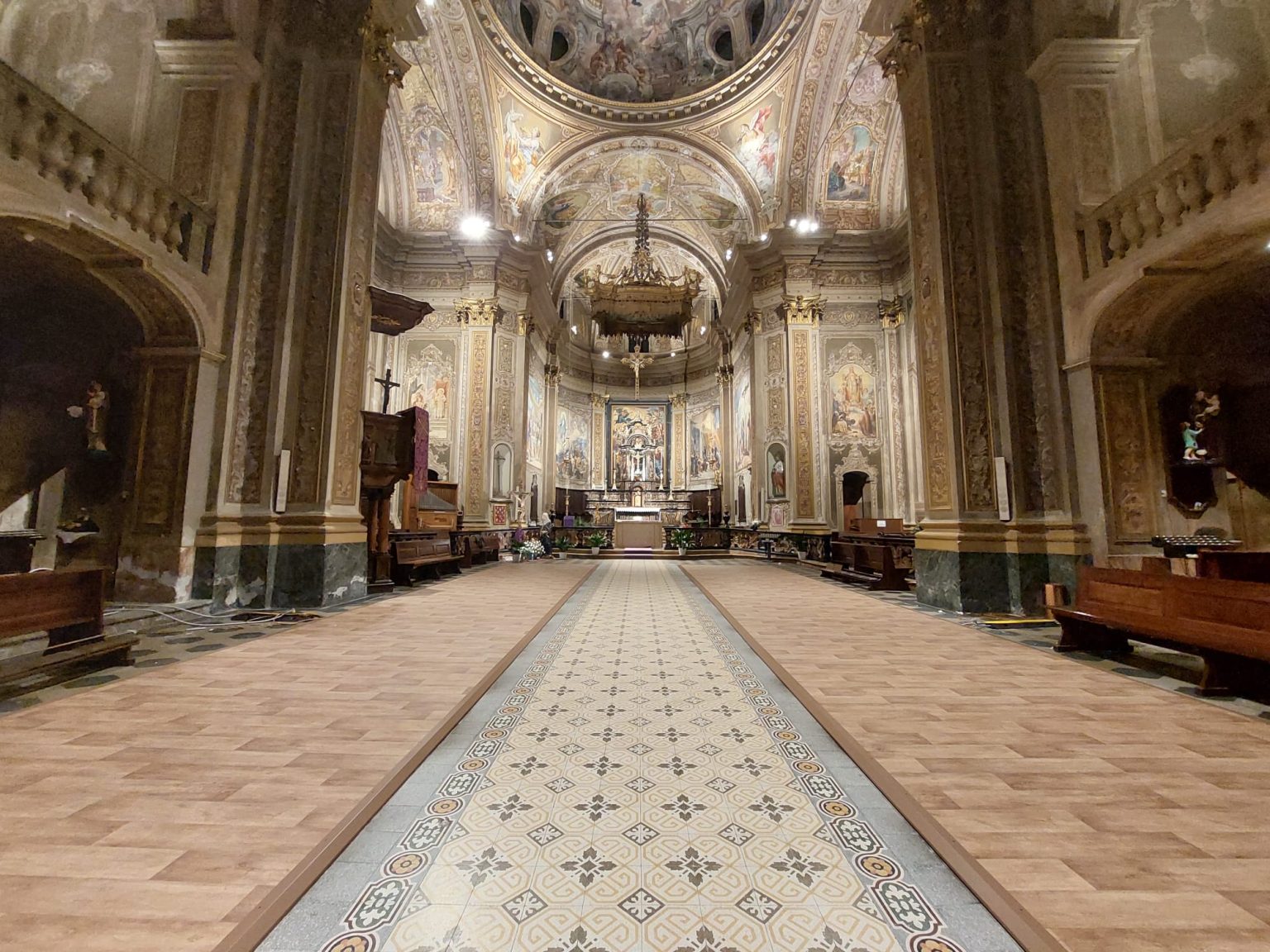 Pedane termiche per il riscaldamento delle chiese vincolate in modo discreto e senza alterazioni artistiche