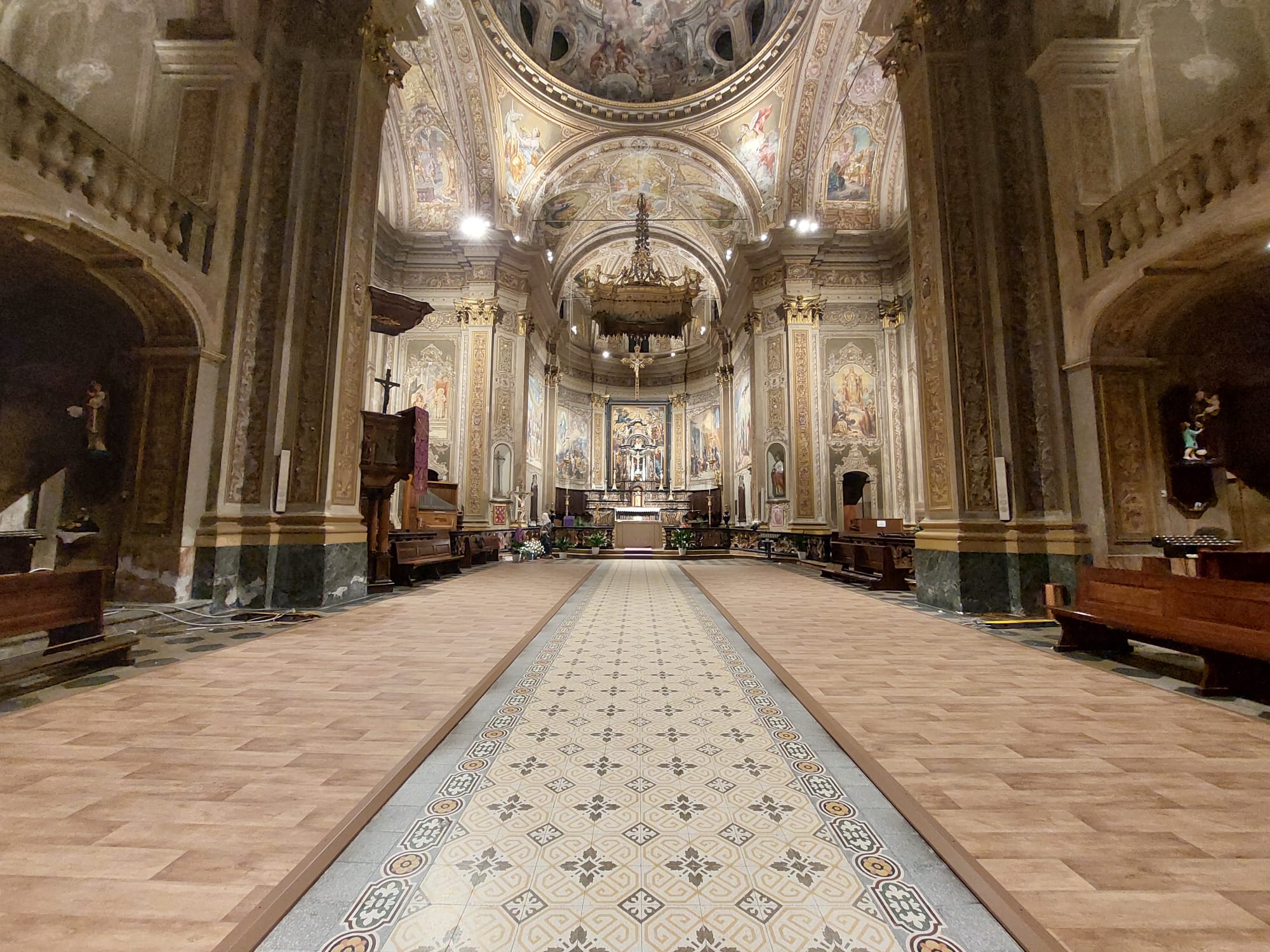 Pedane termiche per il riscaldamento delle chiese vincolate in modo discreto e senza alterazioni artistiche