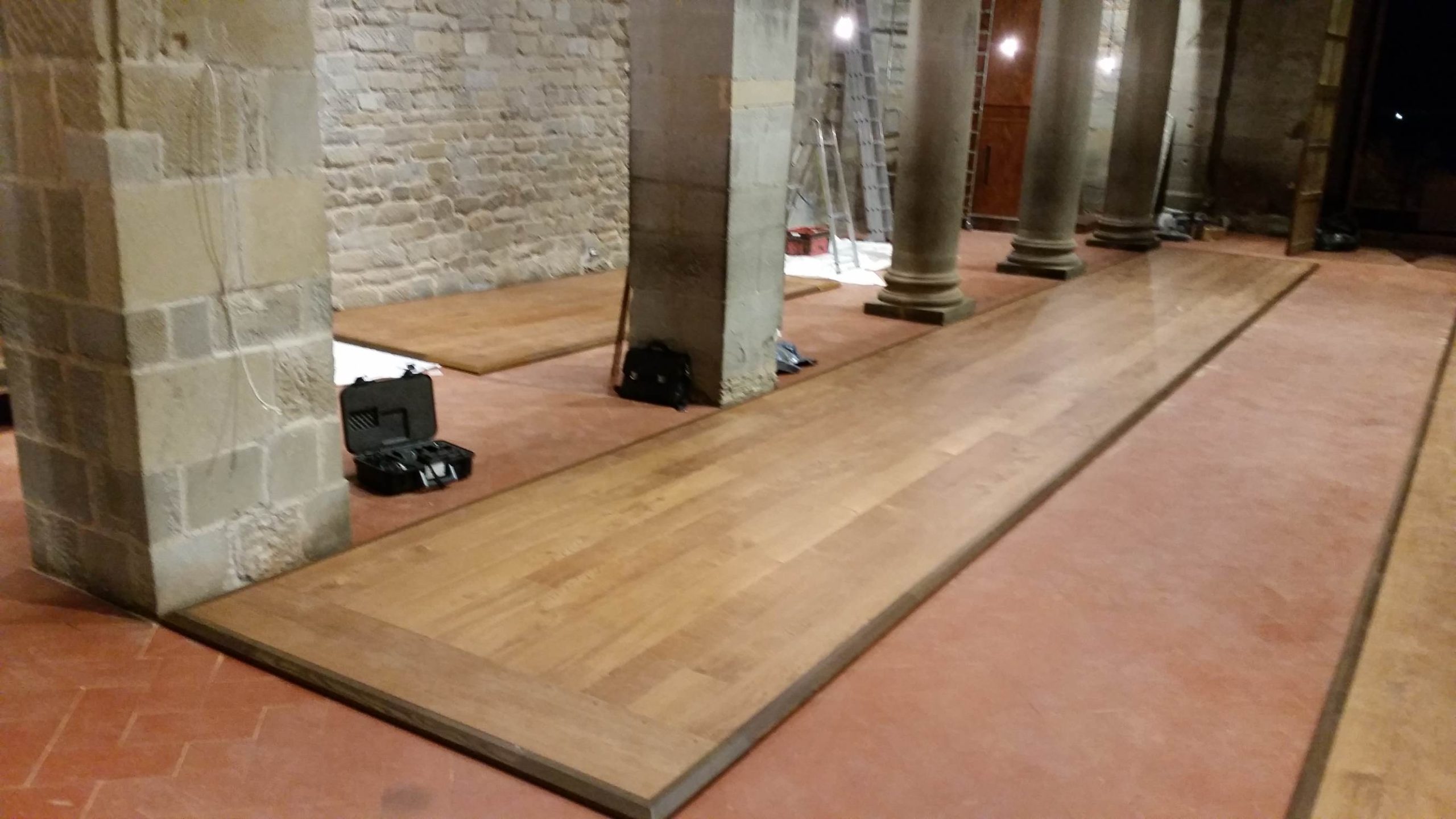 Dettaglio pedana termica in legno massello SYRMA